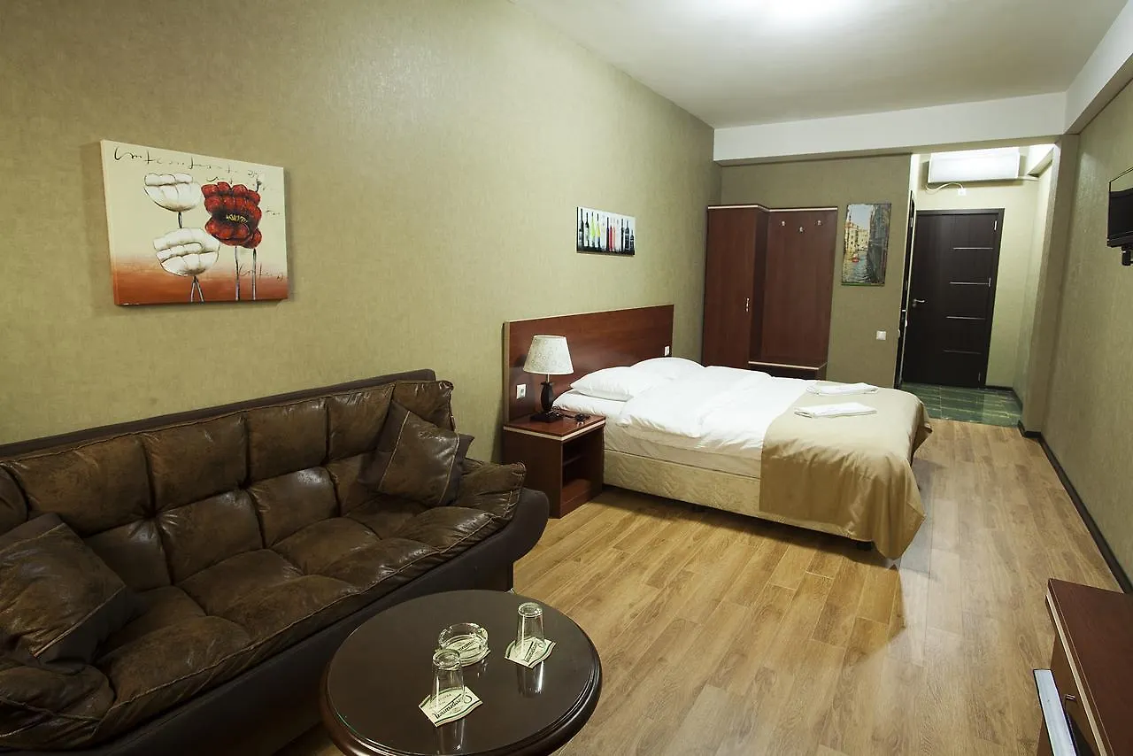 Lords Hotel Tbilisi 4*,